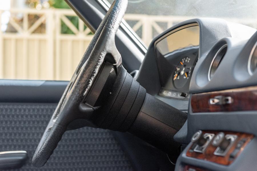 Детали интерьера Mercedes-Benz 280 CE (C123) 1978 года  (EU) (фото 71 из 133)